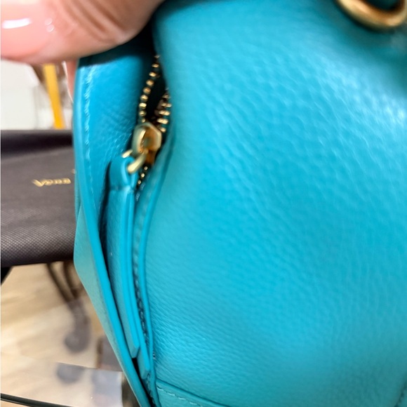 🥳🥳 HOST PICK 🥳🥳  Vera Bradley Aqua Satchel - Picture 4 of 8